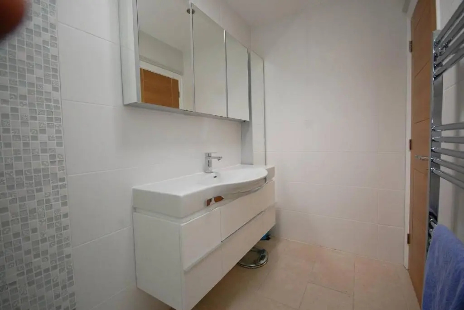 Broxbourne Two-Bedroom Apartment Close To Amenities