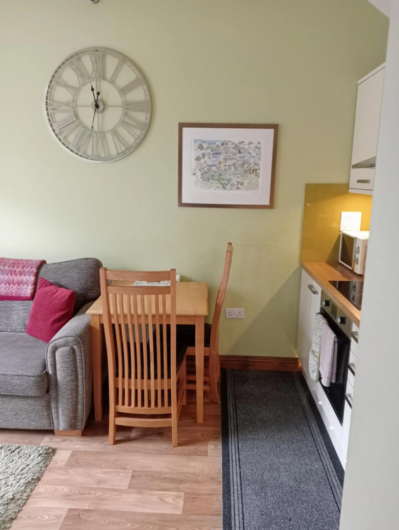 Larch Cottage, Ruston dog friendly with hot tub