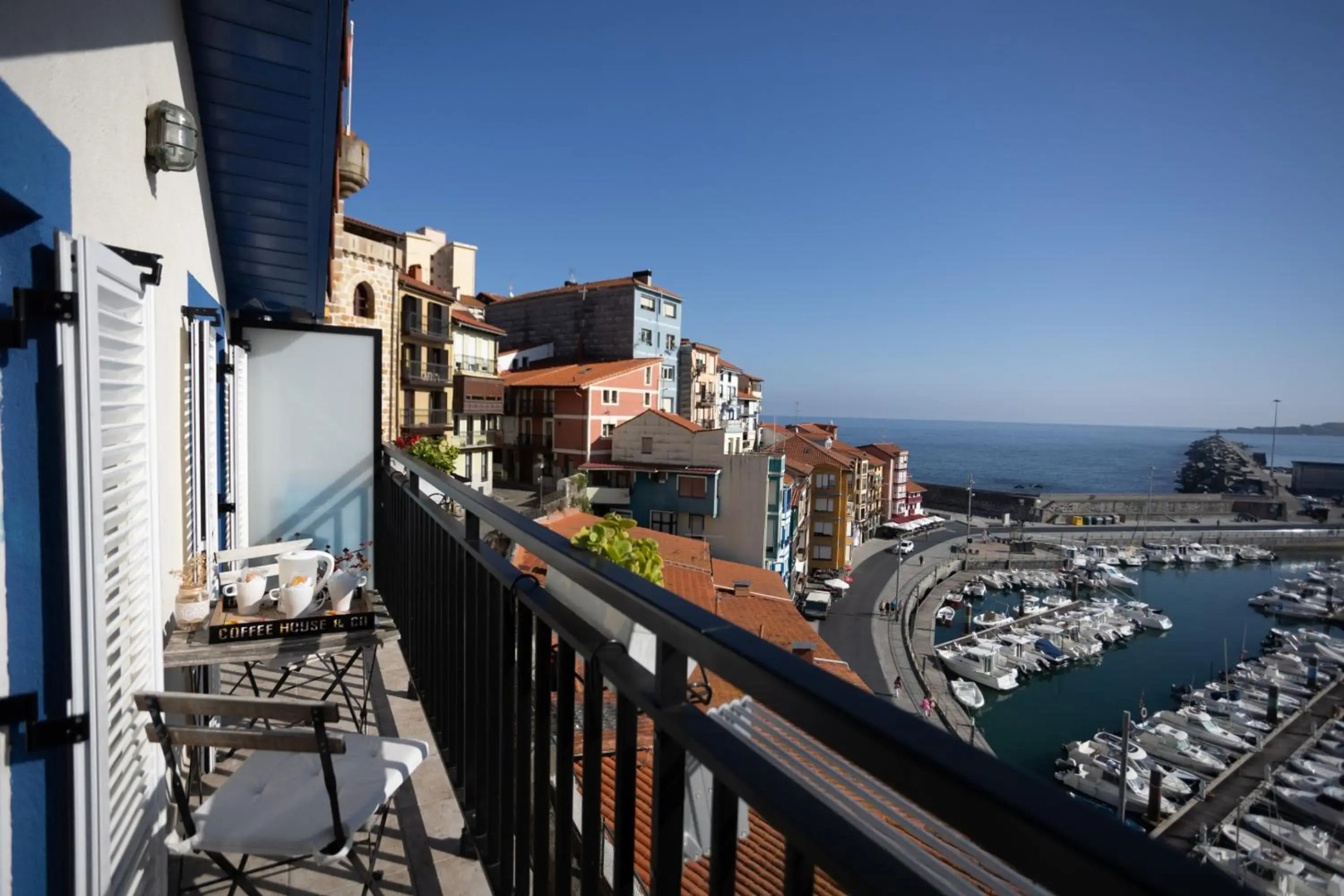 Torrontero con vistas al mar