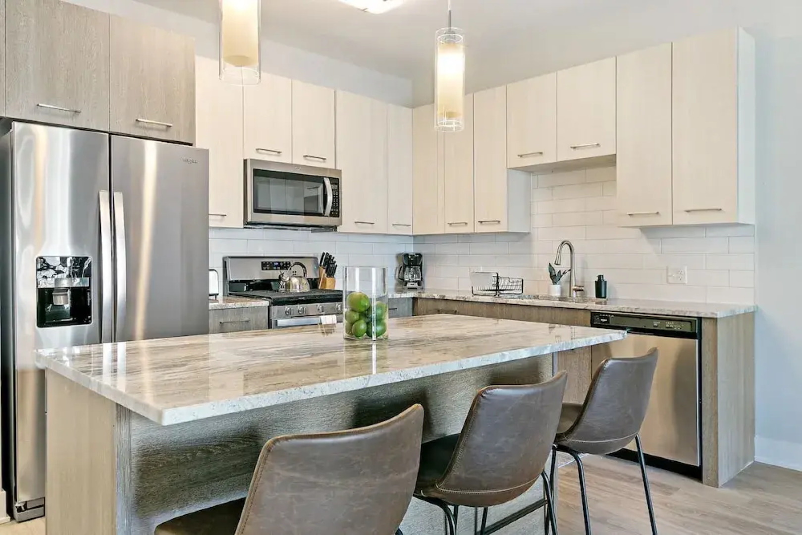 2BR Modern Living in Warrenville