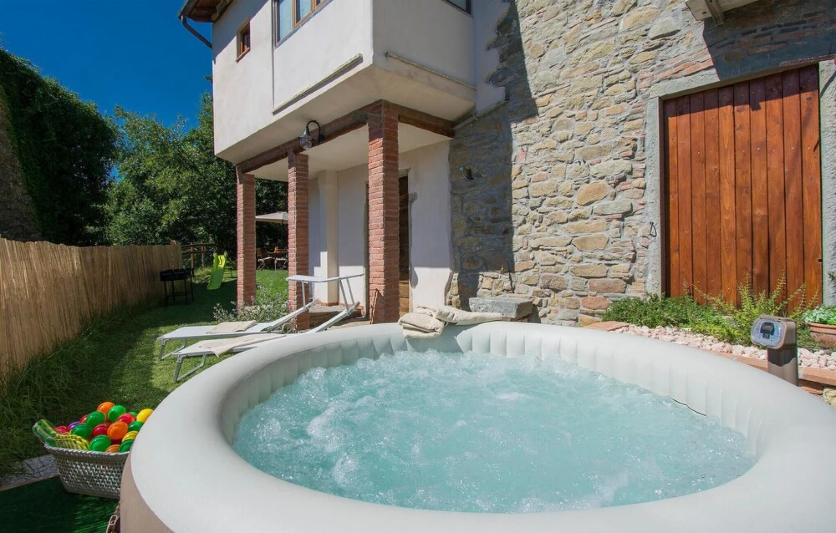 Nice Apartment in Benabbio with Hot Tub & 3 Bedrooms