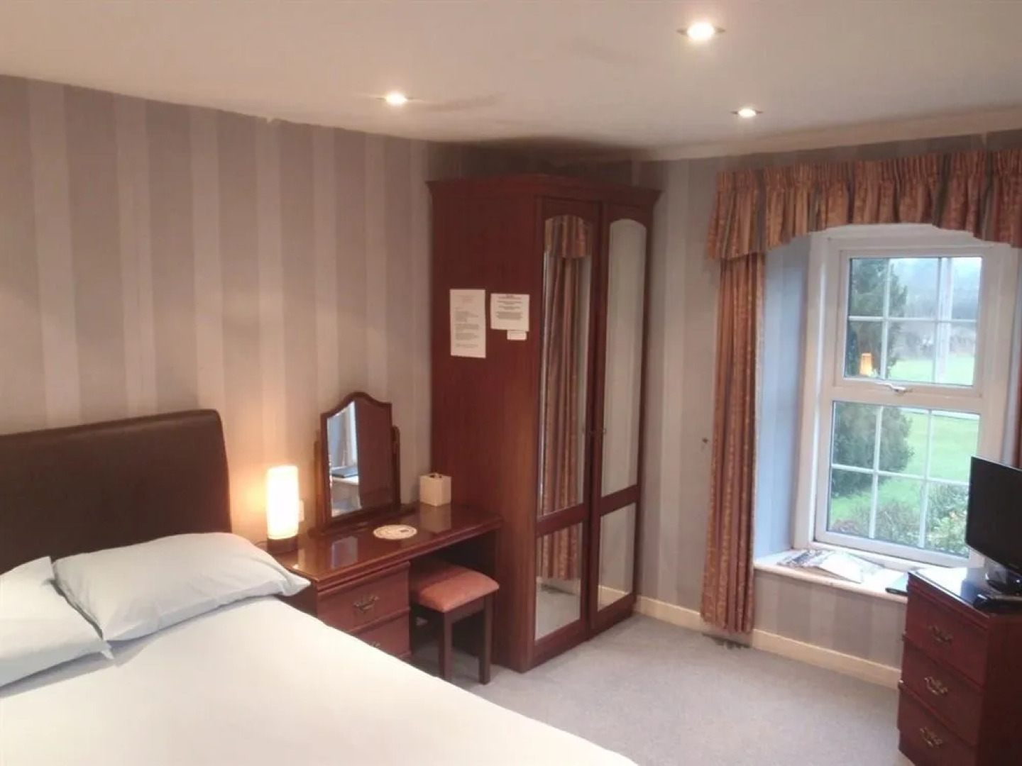 The Shaw Country Hotel