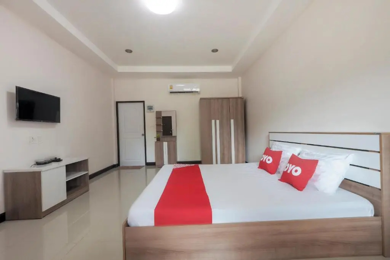 OYO 75339 Full Frame Resort (Vaccinated Staff)