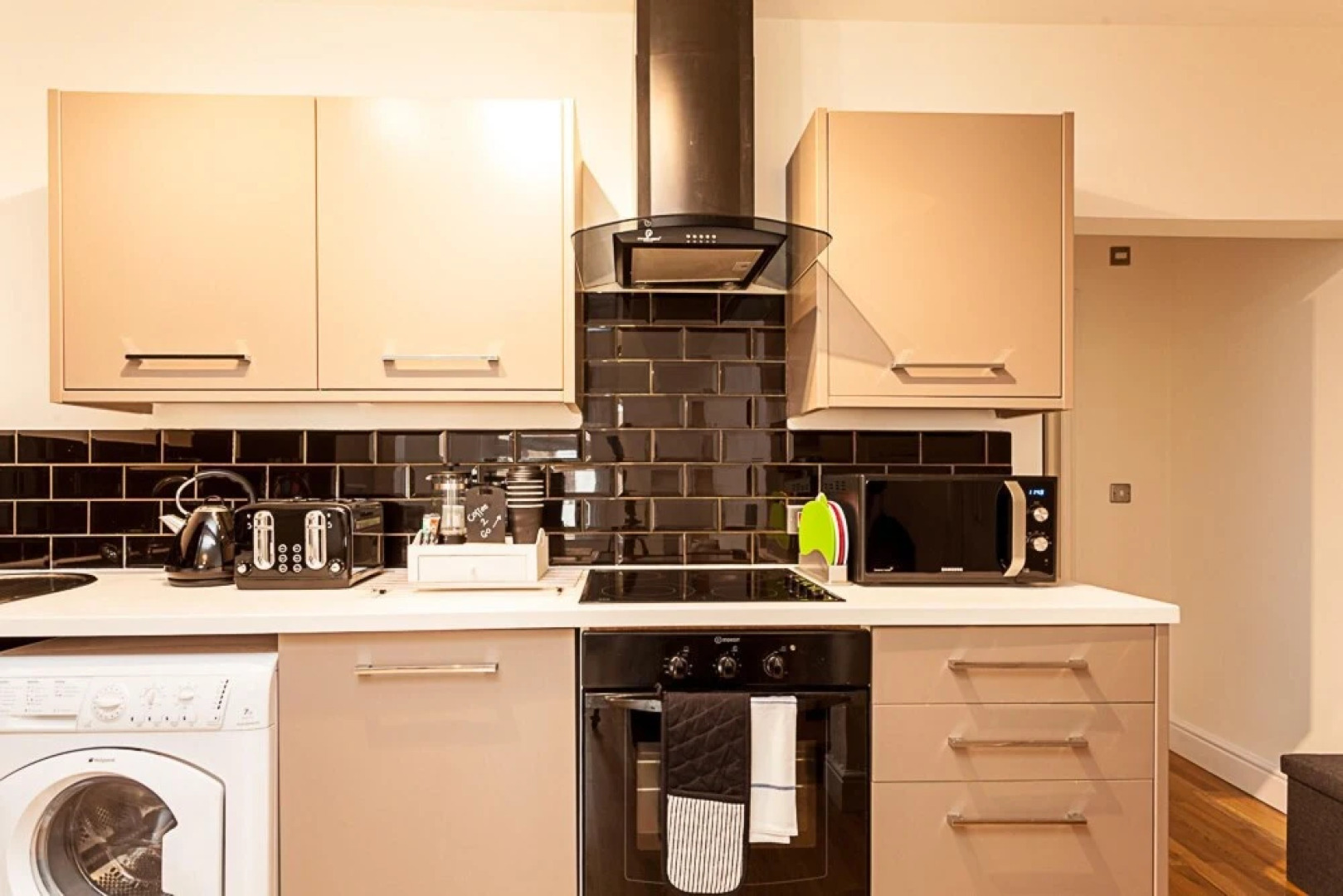 Redhill Garland- 1 bed Self Contained Apartment Close to Hospital