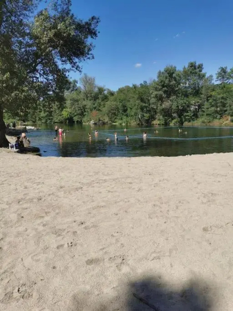 Joyeuse, superbe appartement d'environs 30m2.