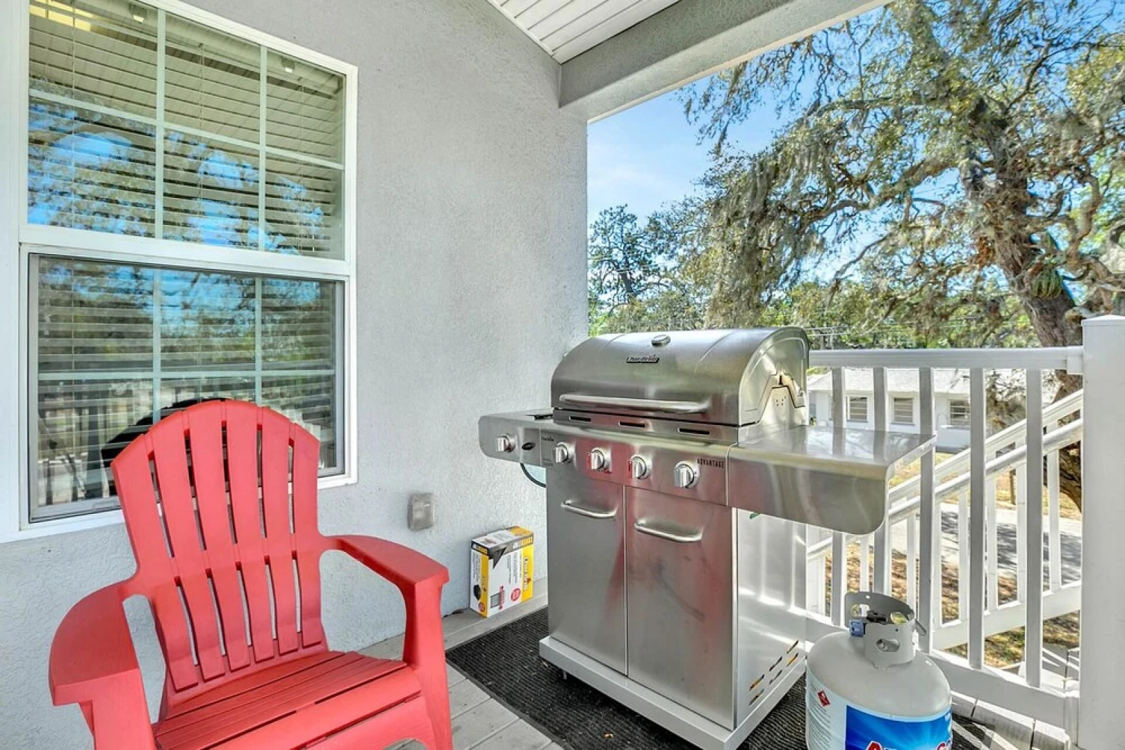 Group-Friendly Tarpon Springs Duplex by RedAwning