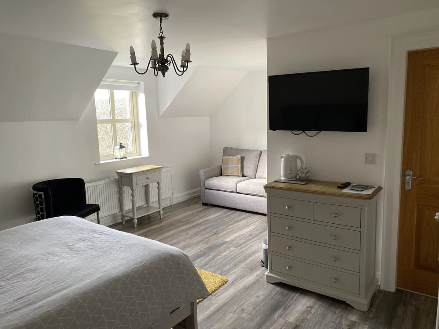 Rostrevor Valley Holiday Park- En-suite Rooms with Hot tub and Private Car Service