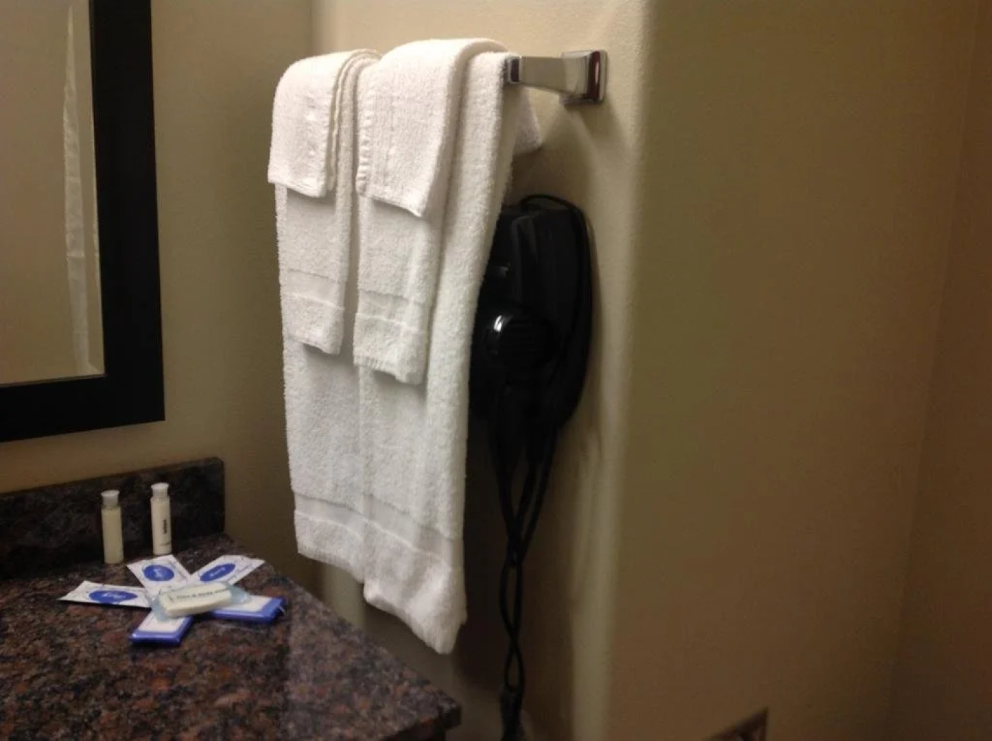 La Plaza Inn & Suites
