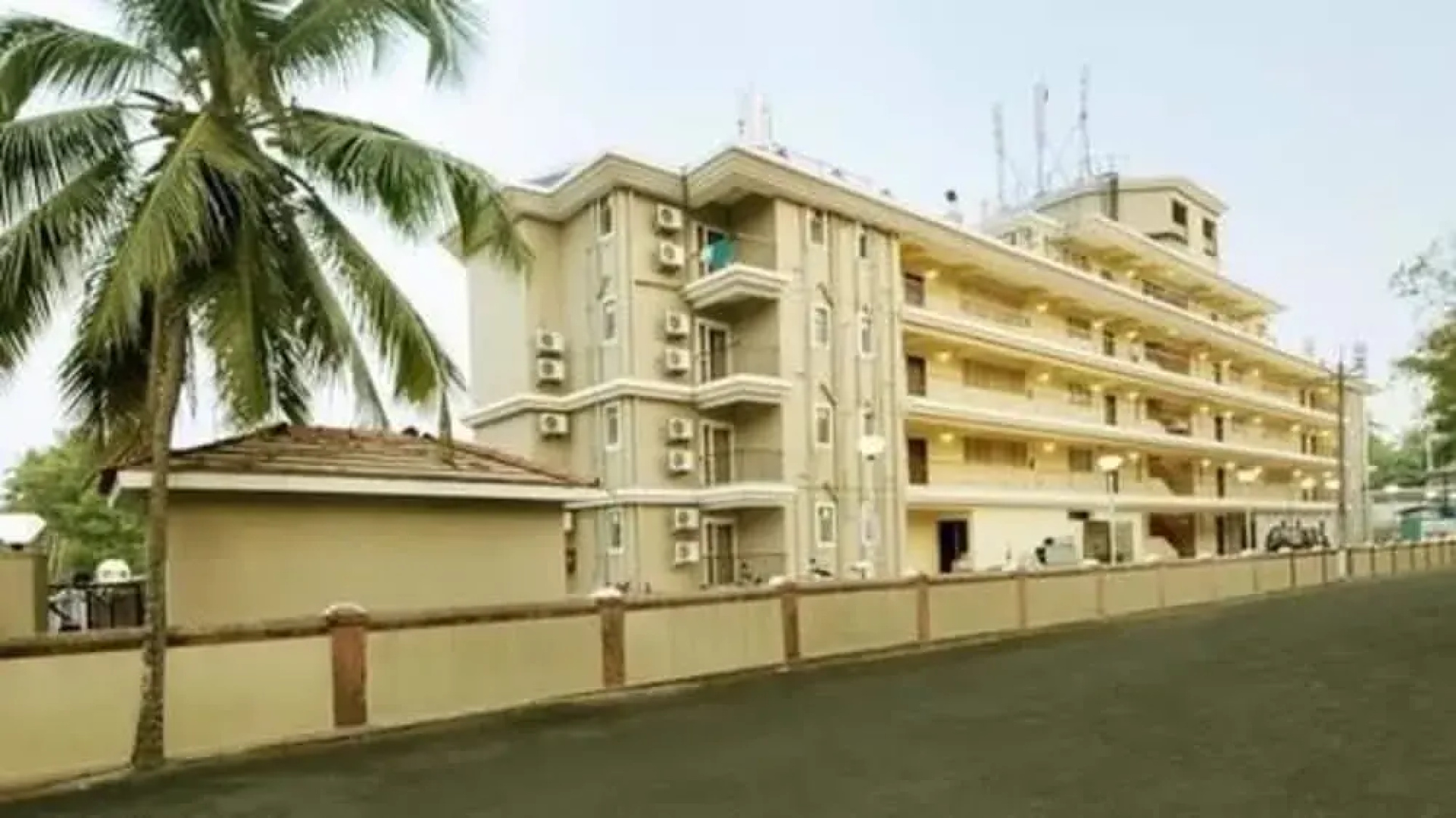 The Golden Suites & Spa Calangute Hotel