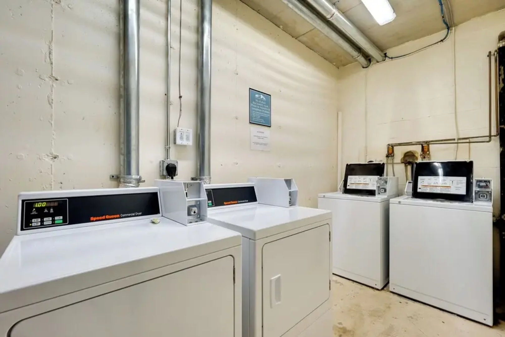 Ski-in/ski-out Magic Mountain Condo w/ Deck!