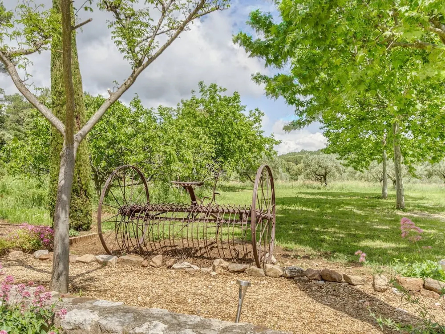 Secluded Holiday Home in Rustrel With Swimming Pool