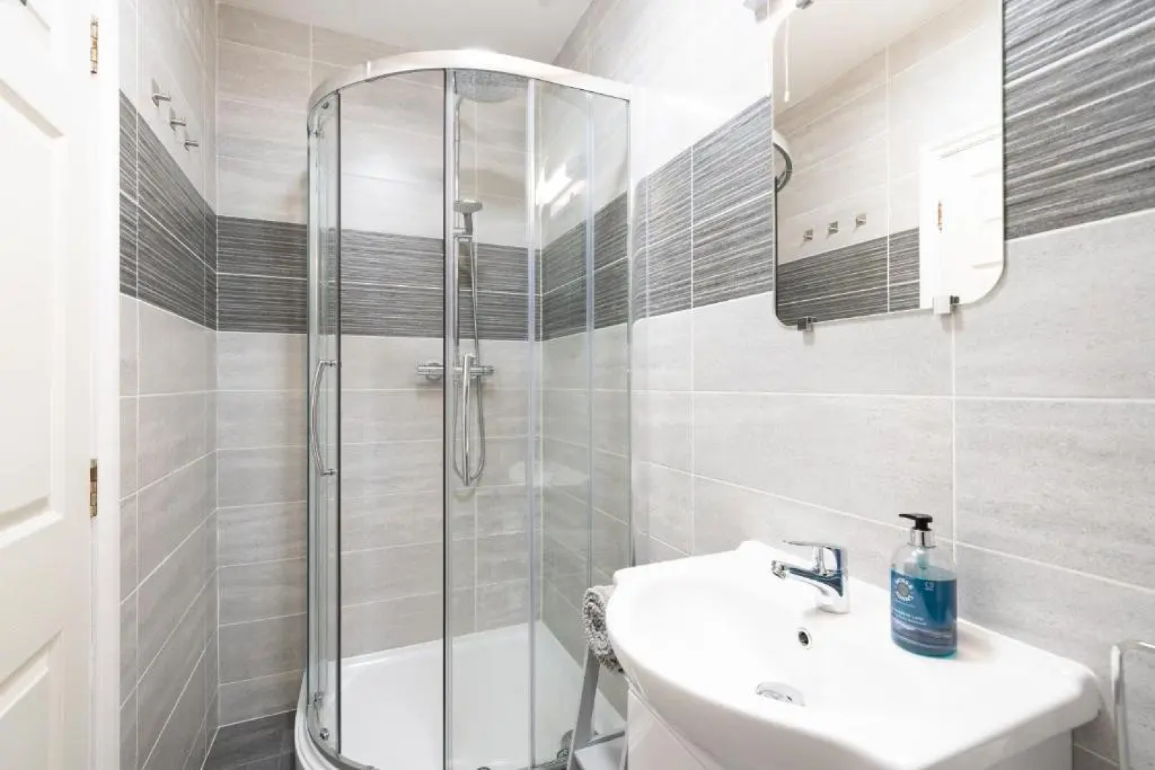 Stunning sea views Ventnor Apartment