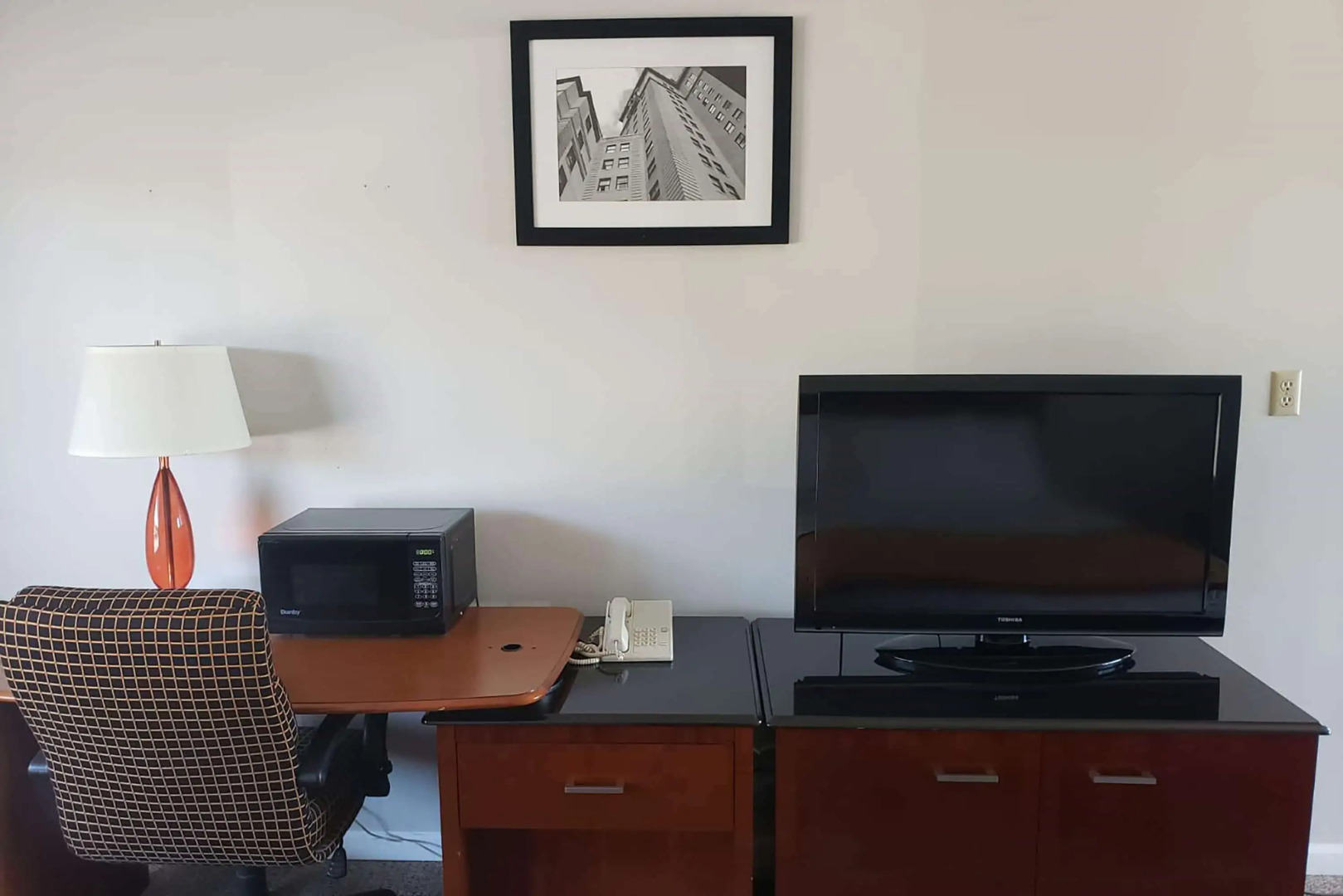 Days Inn & Suites by Wyndham St. Ignace Lakefront