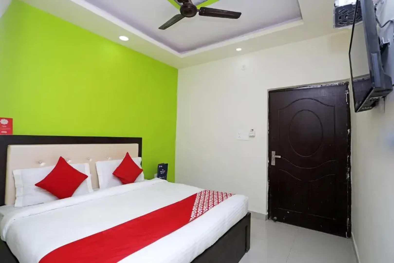 Super OYO 14332 Raj Palace