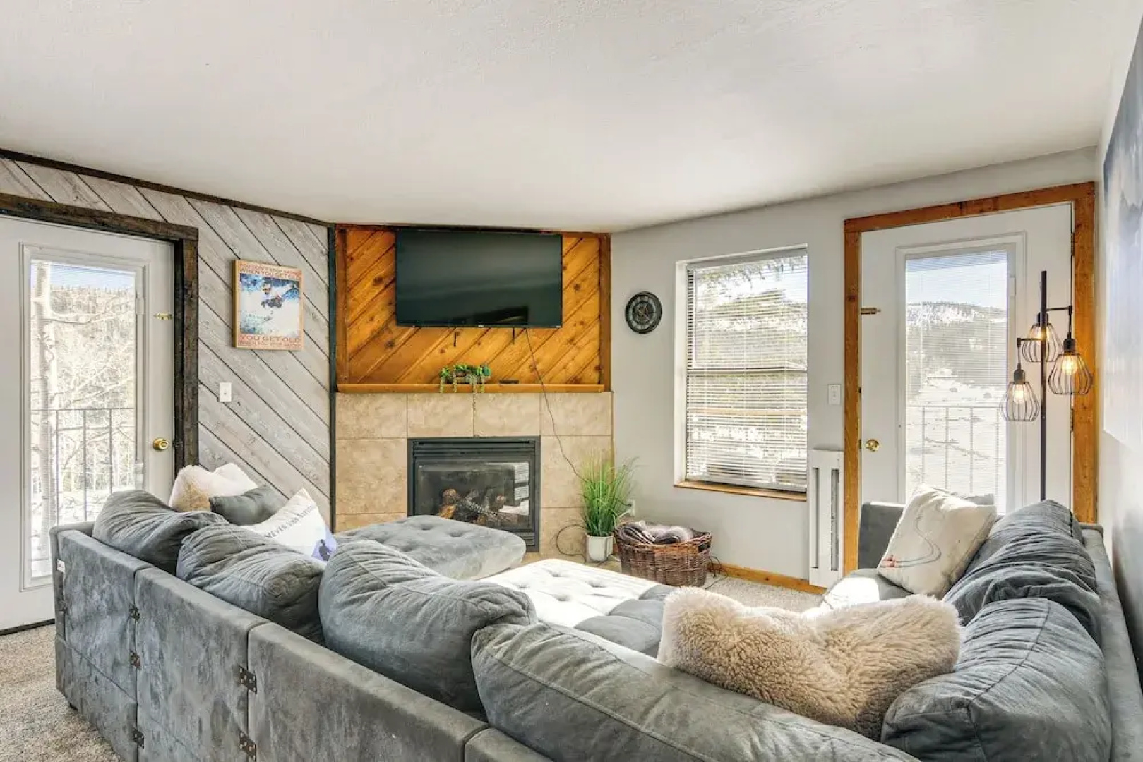 Walk to Lifts: Brian Head Condo w/ Ski Locker!