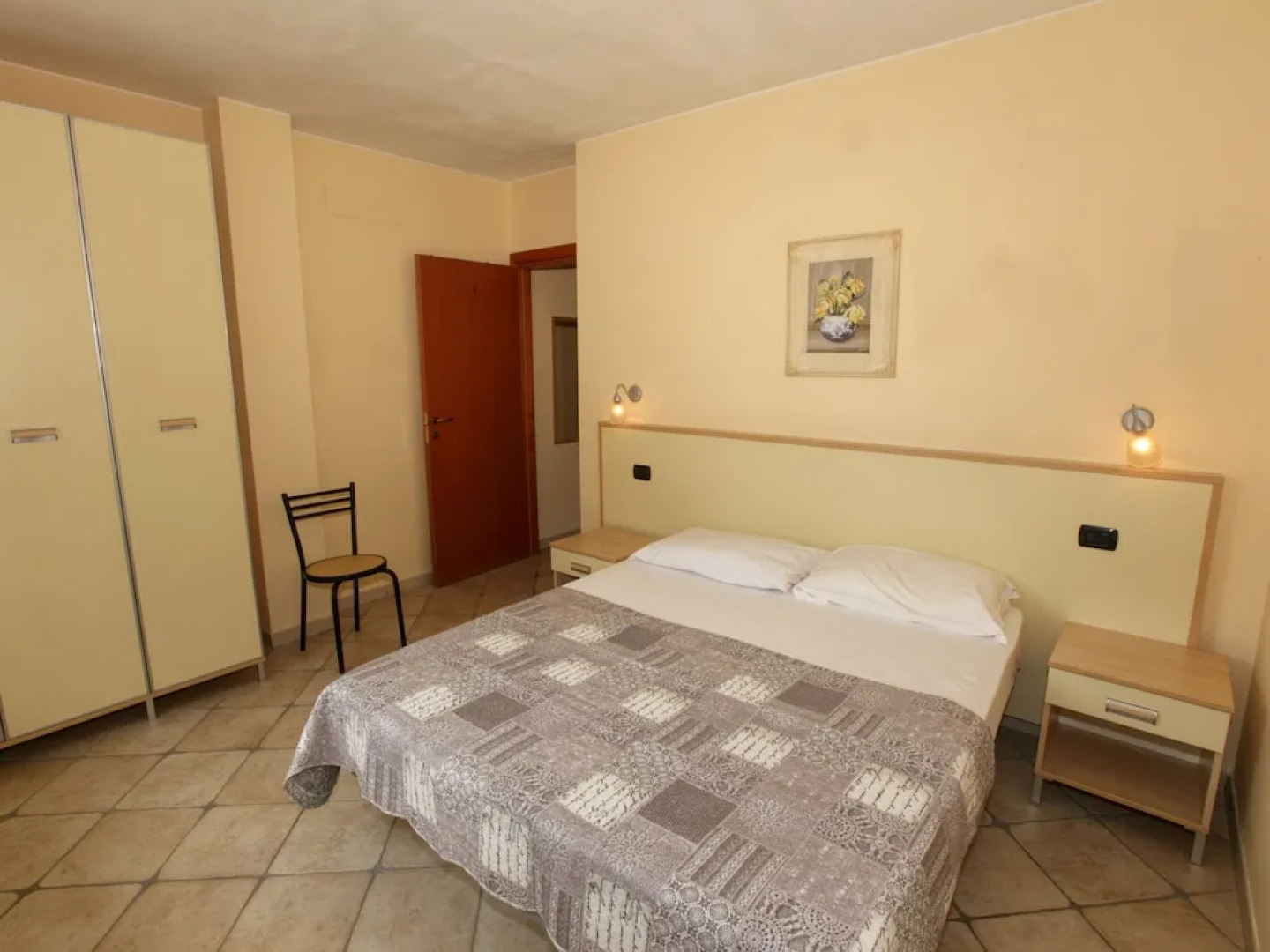 Apartment with Pool near Sea