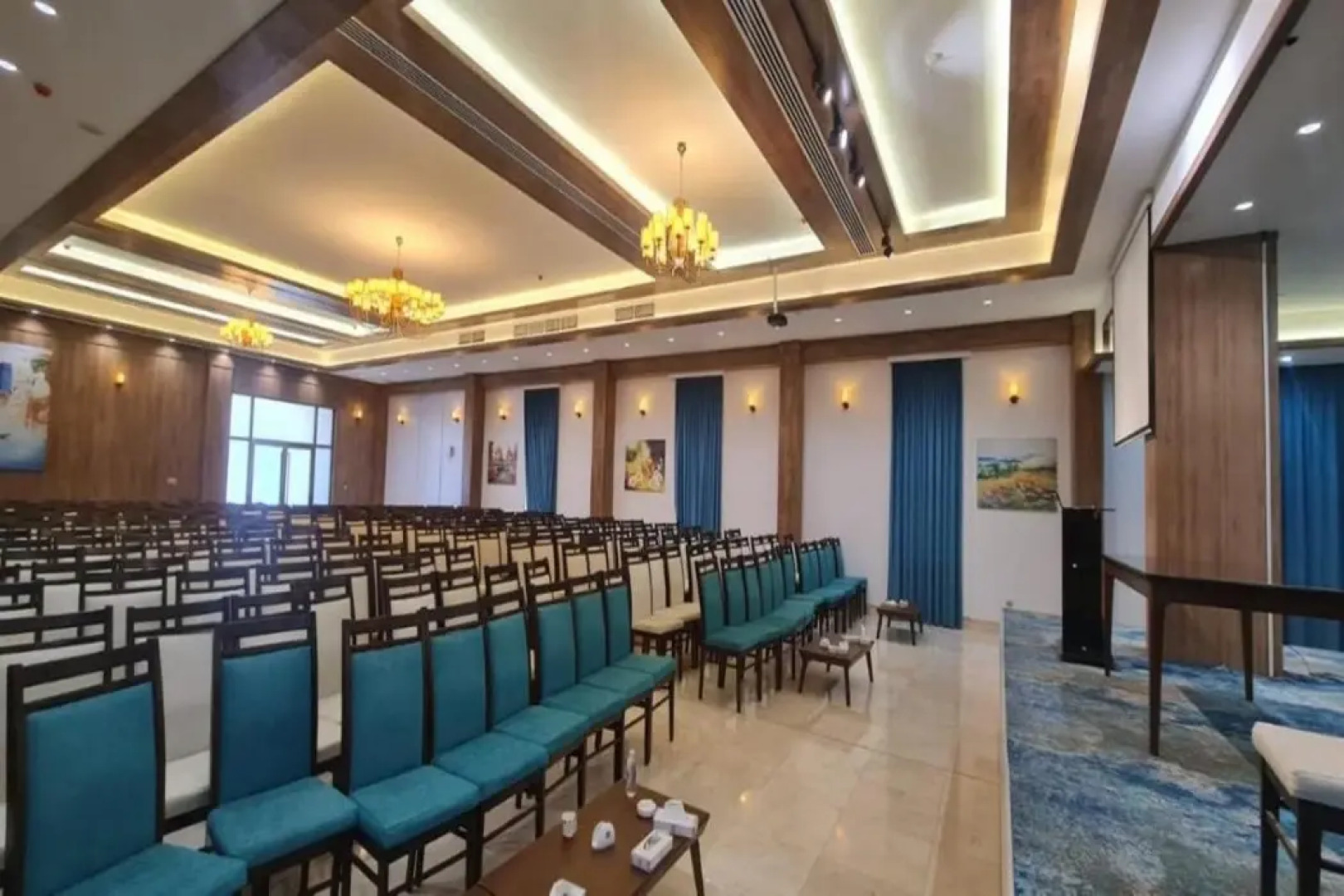 Khawarnaq Palace Hotel