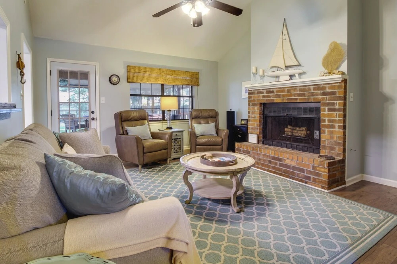 Sunny Savannah Home w/ Hot Tub ~ 10 Mi to Downtown
