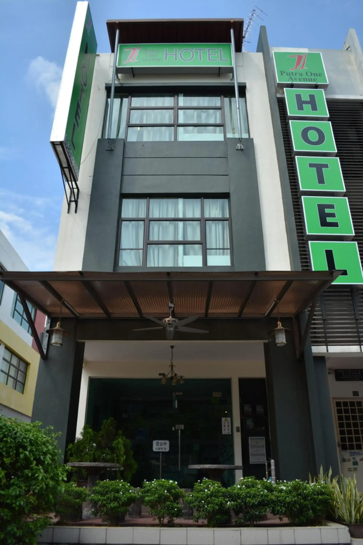 Putra One Avenue Hotel