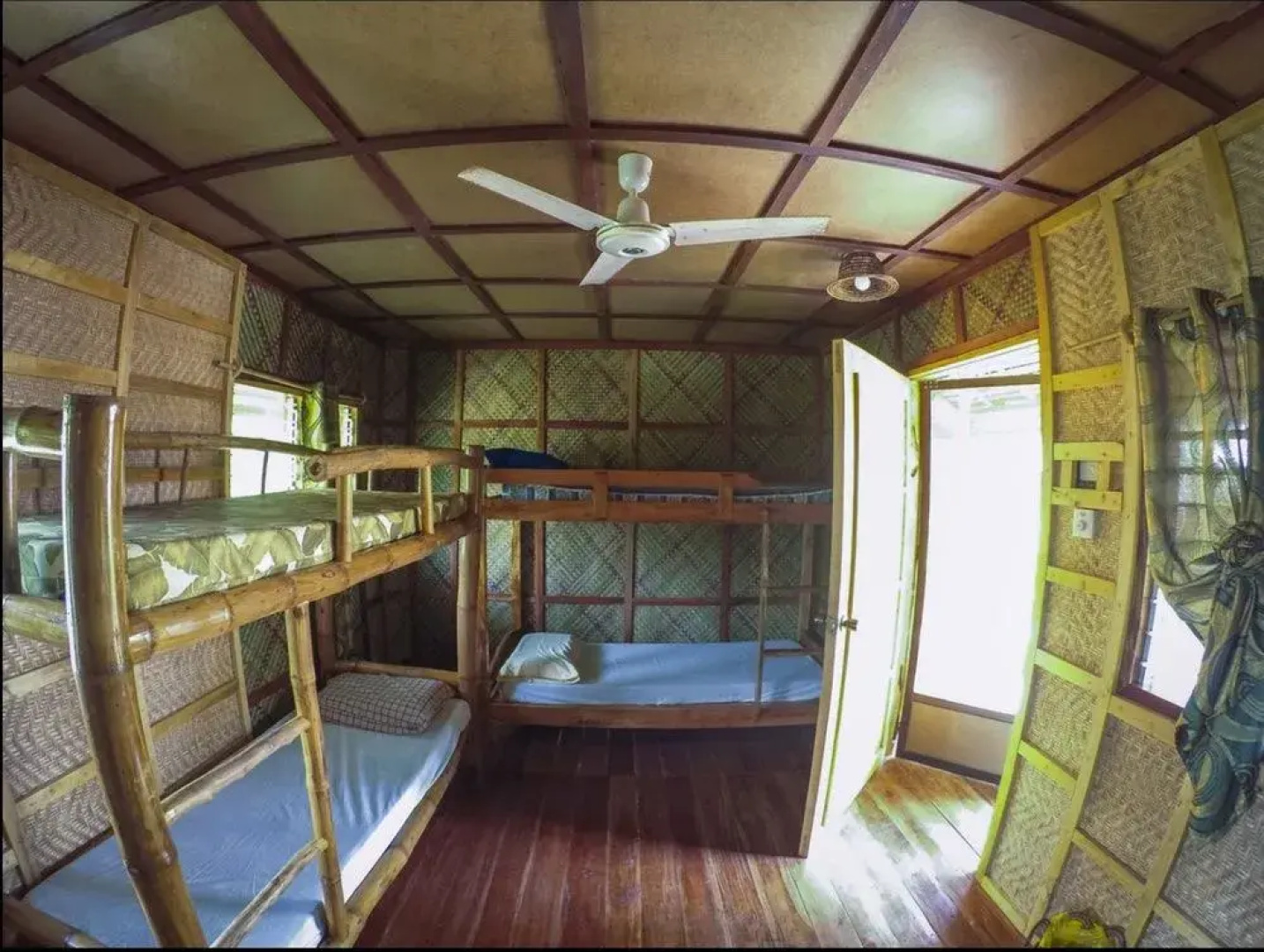 Chelle's Guest House and Backpackers - Hostel