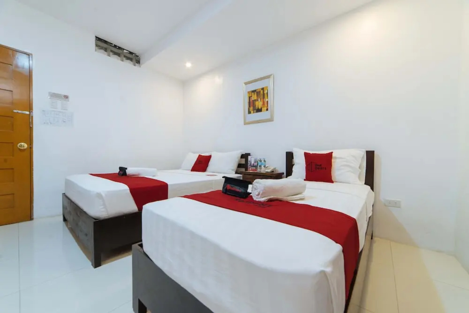 Mercedes Hotel by RedDoorz