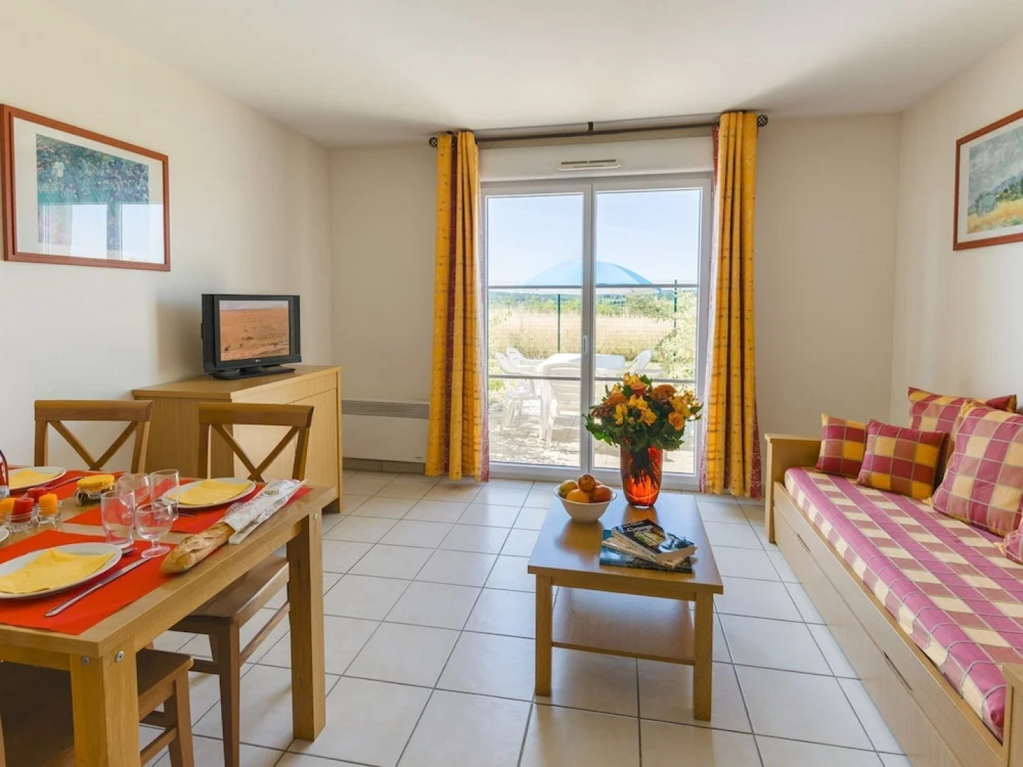 Well-maintained, Linked Holiday Home With Garden and Terrace