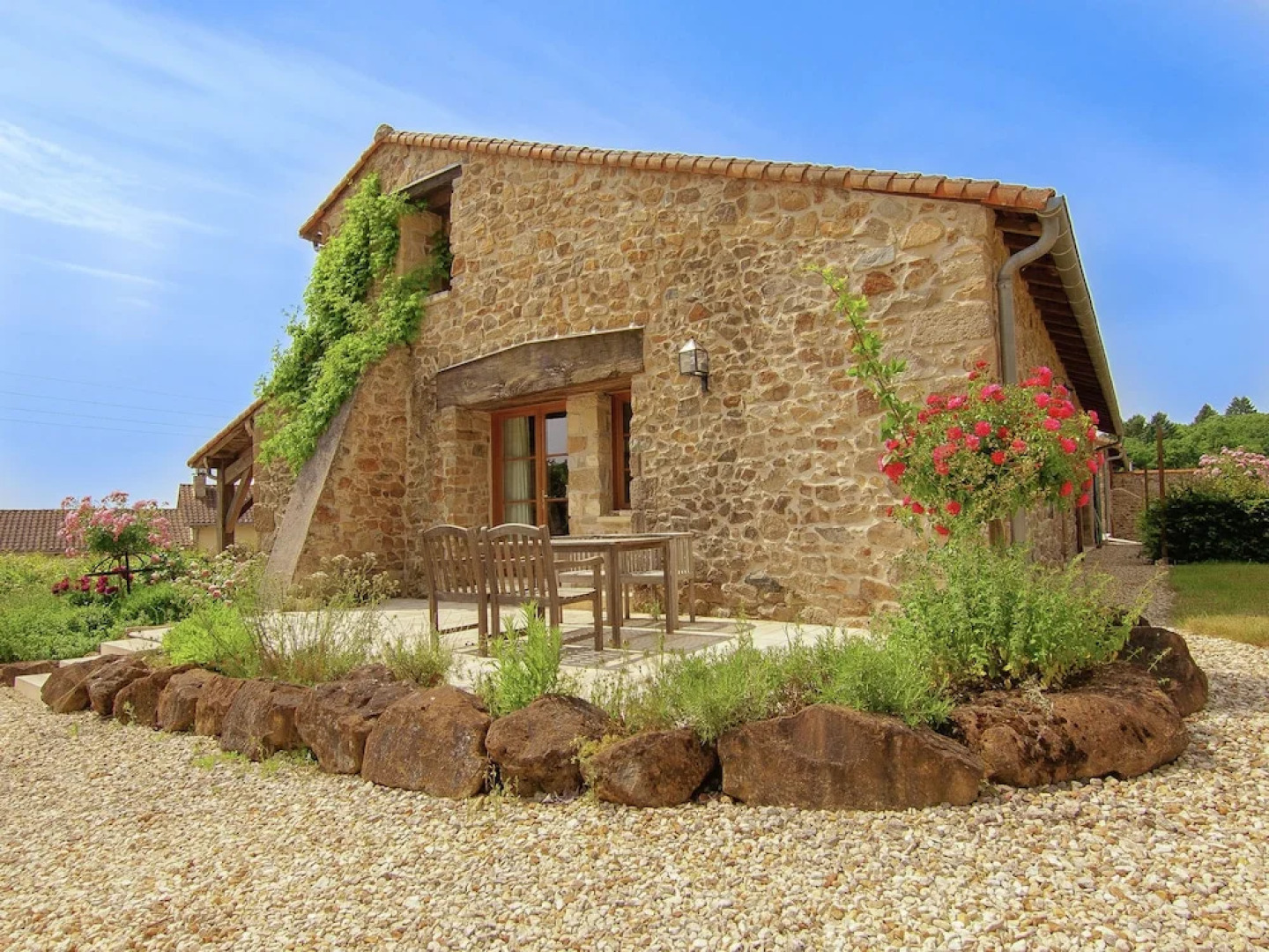 Gorgeous Holiday Home in Roussines With Terrace