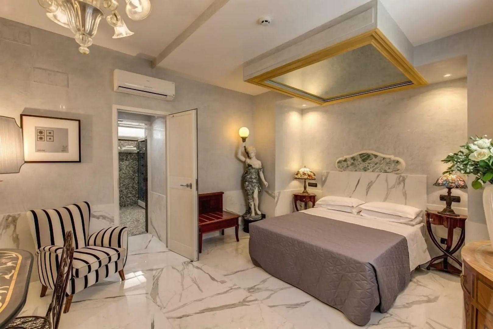 Aurelius Art Gallery Hotel