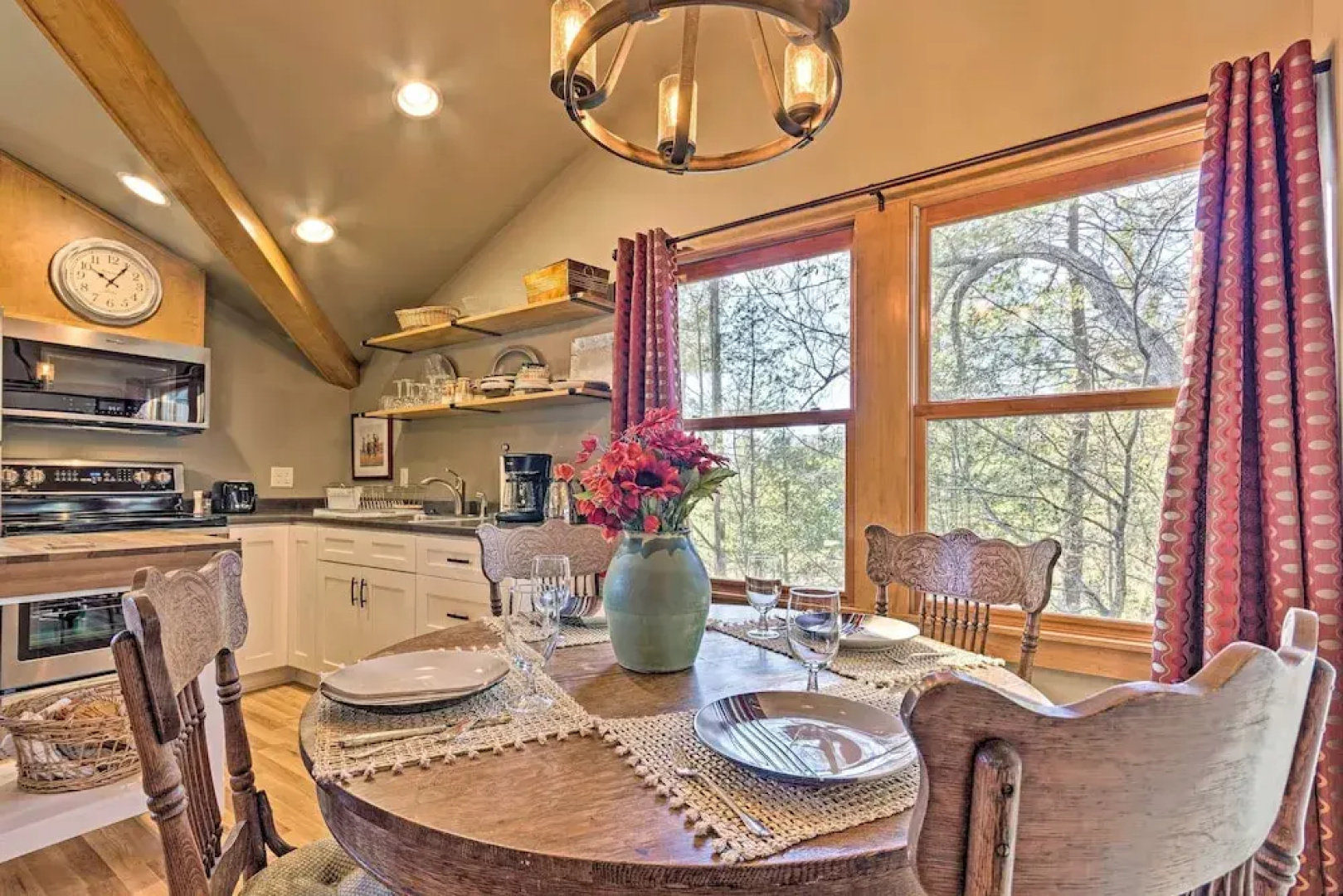 Cozy Black Mountain Escape: Walk to Golf & Lake!