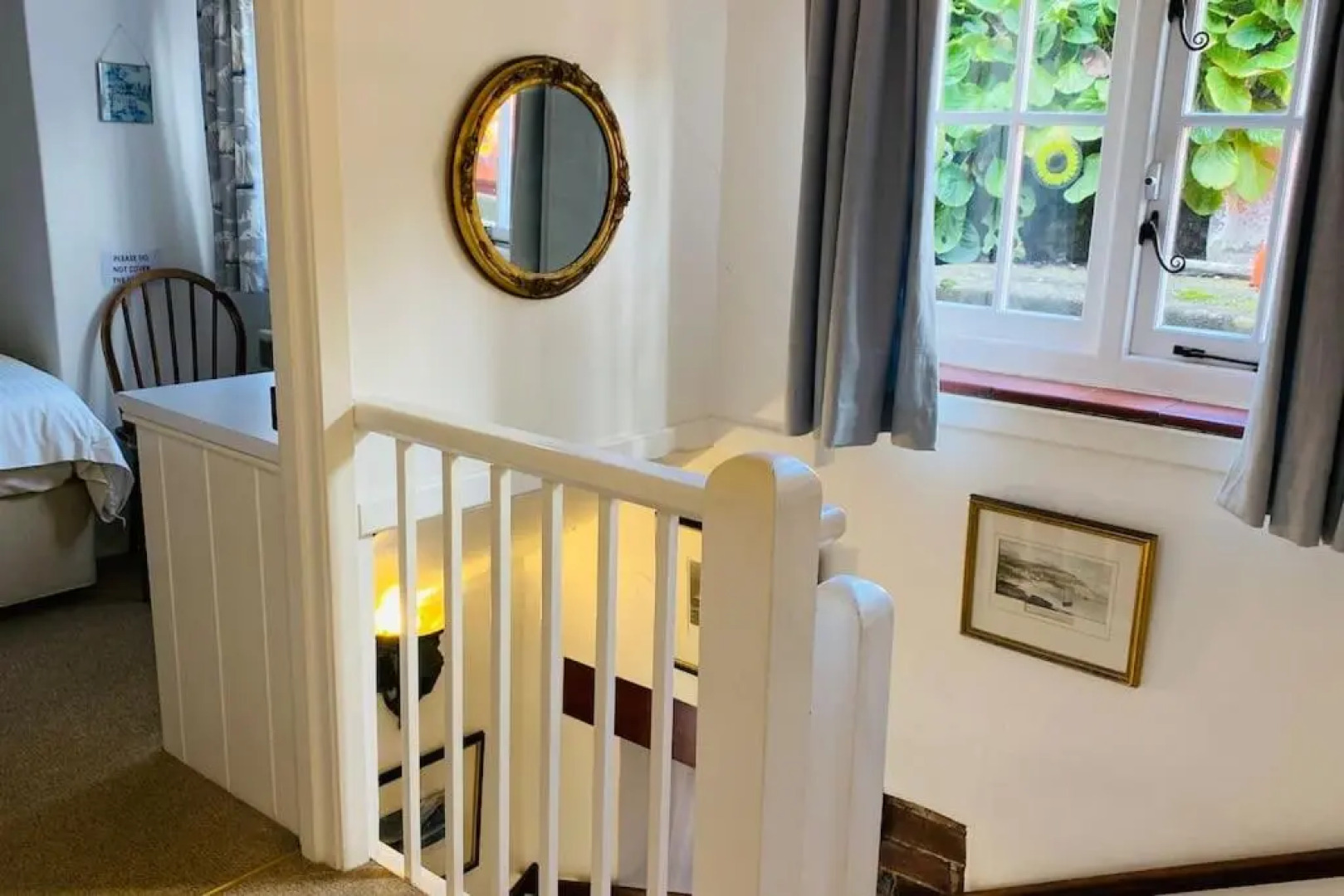 Benwick Cottage - Beachfront Thatched Cottage set on the marine parade with absolutely spectacular Sea views! Sleeps 4