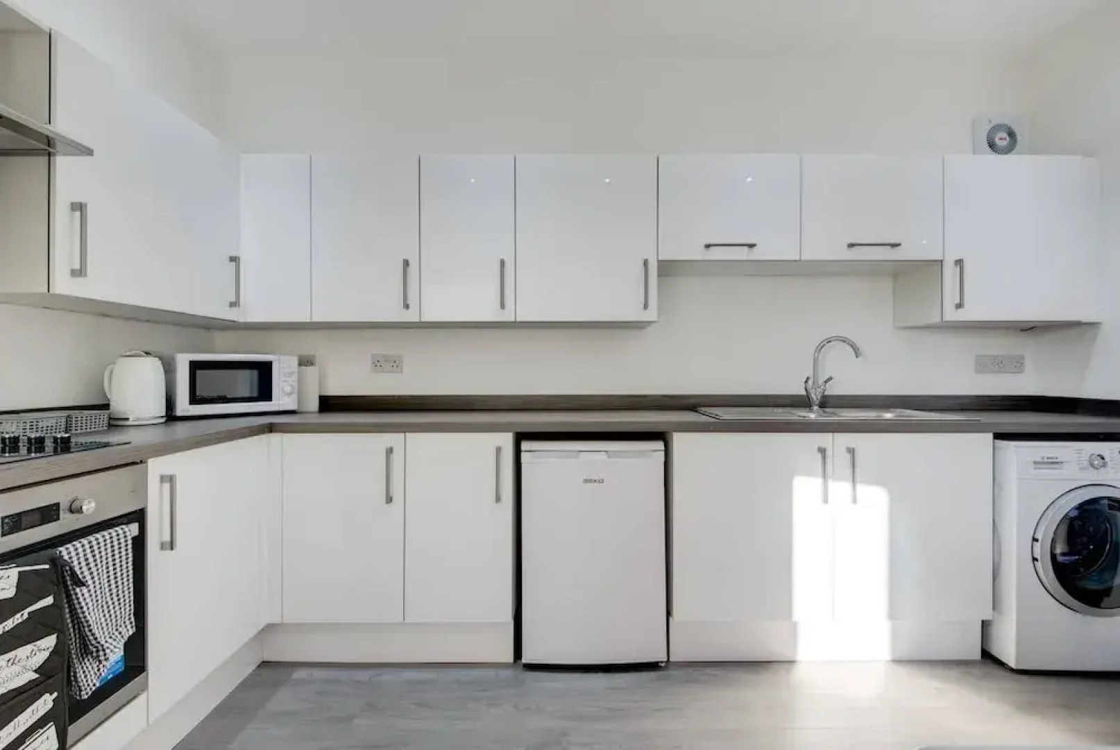 Self Check-In Town House in Barnsley Town Centre