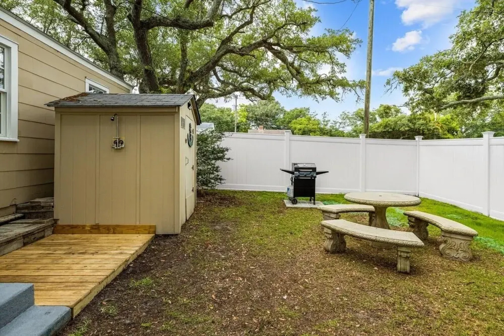 The Anchor Cottage 3 Bedroom Home by RedAwning