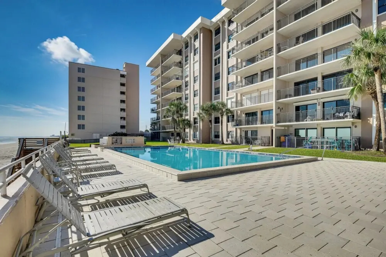 Beachfront Condo w/ Pool Access in Ponce Inlet