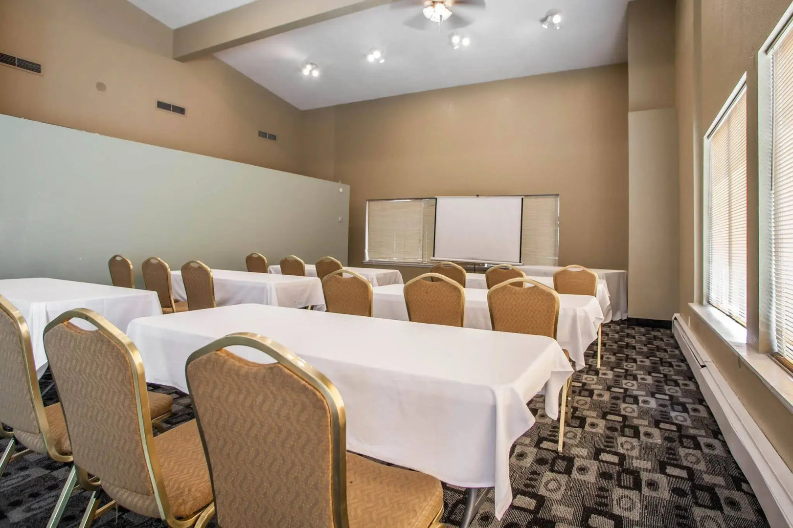 Rodeway Inn & Suites Milwaukee Airport