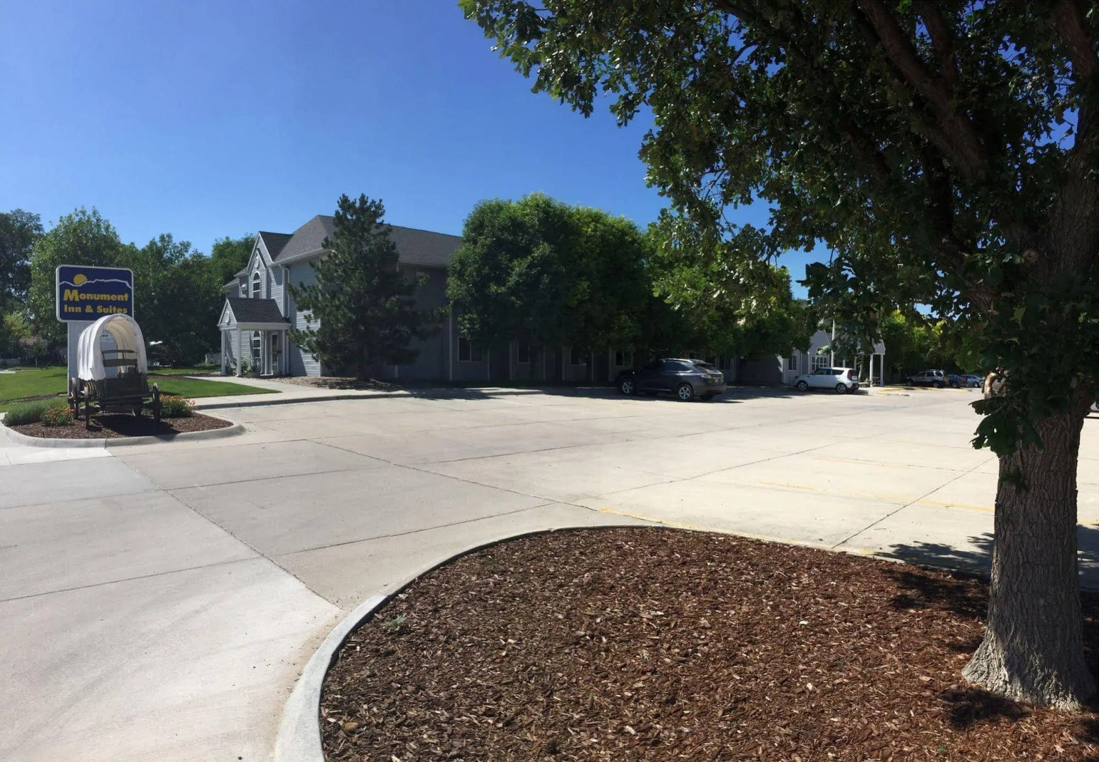 Monument Inn & Suites