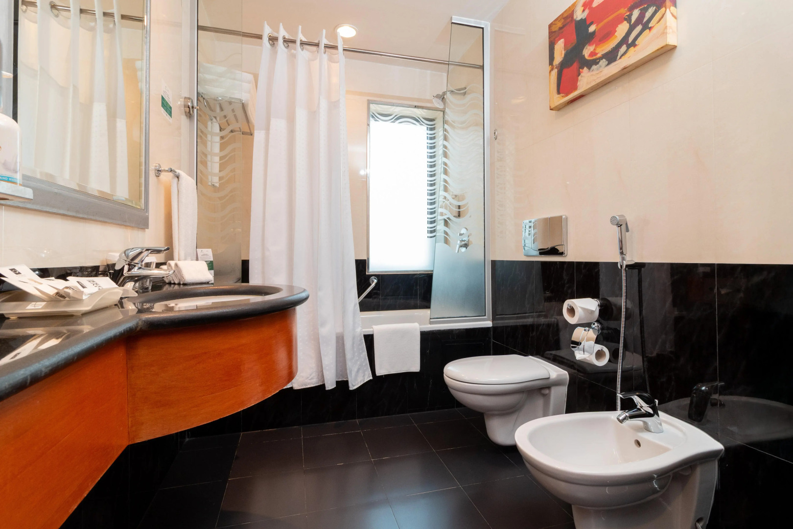 Holiday Inn Suites Kuwait Salmiya