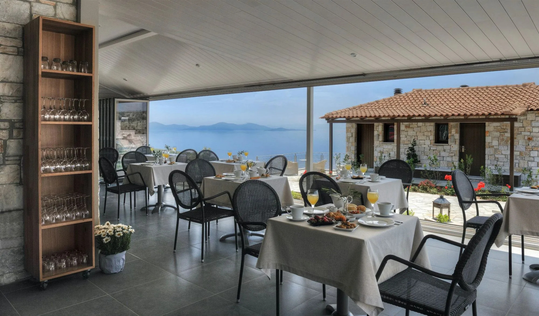 Karavia Lux Inn