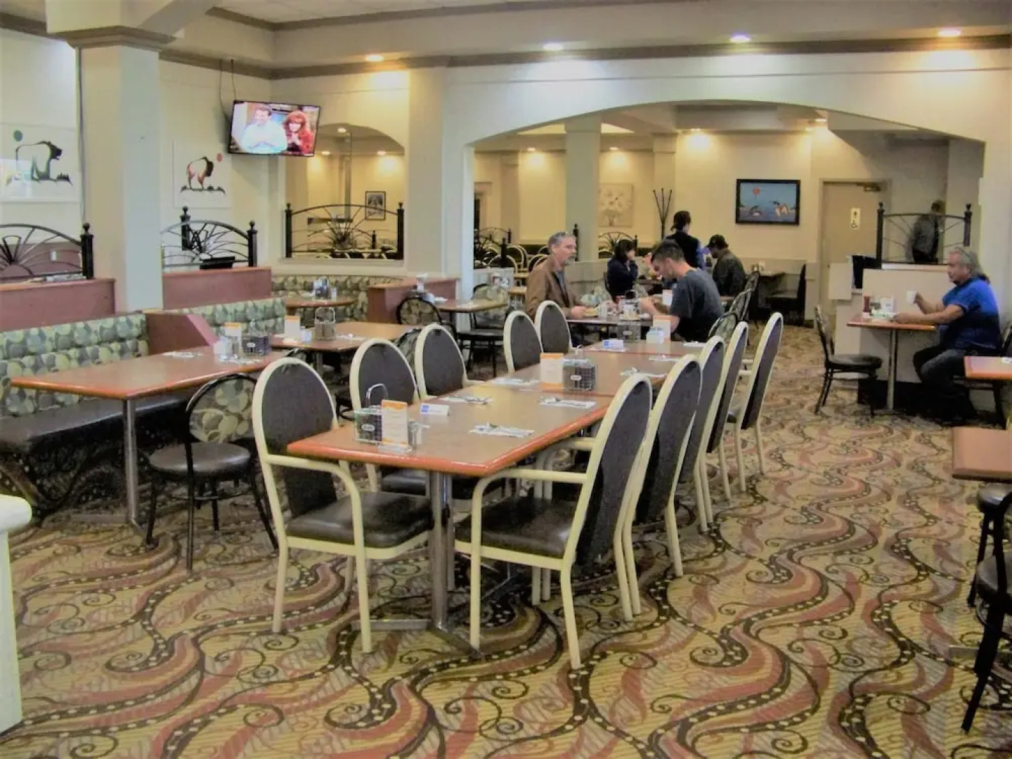 Continental Inn & Suites