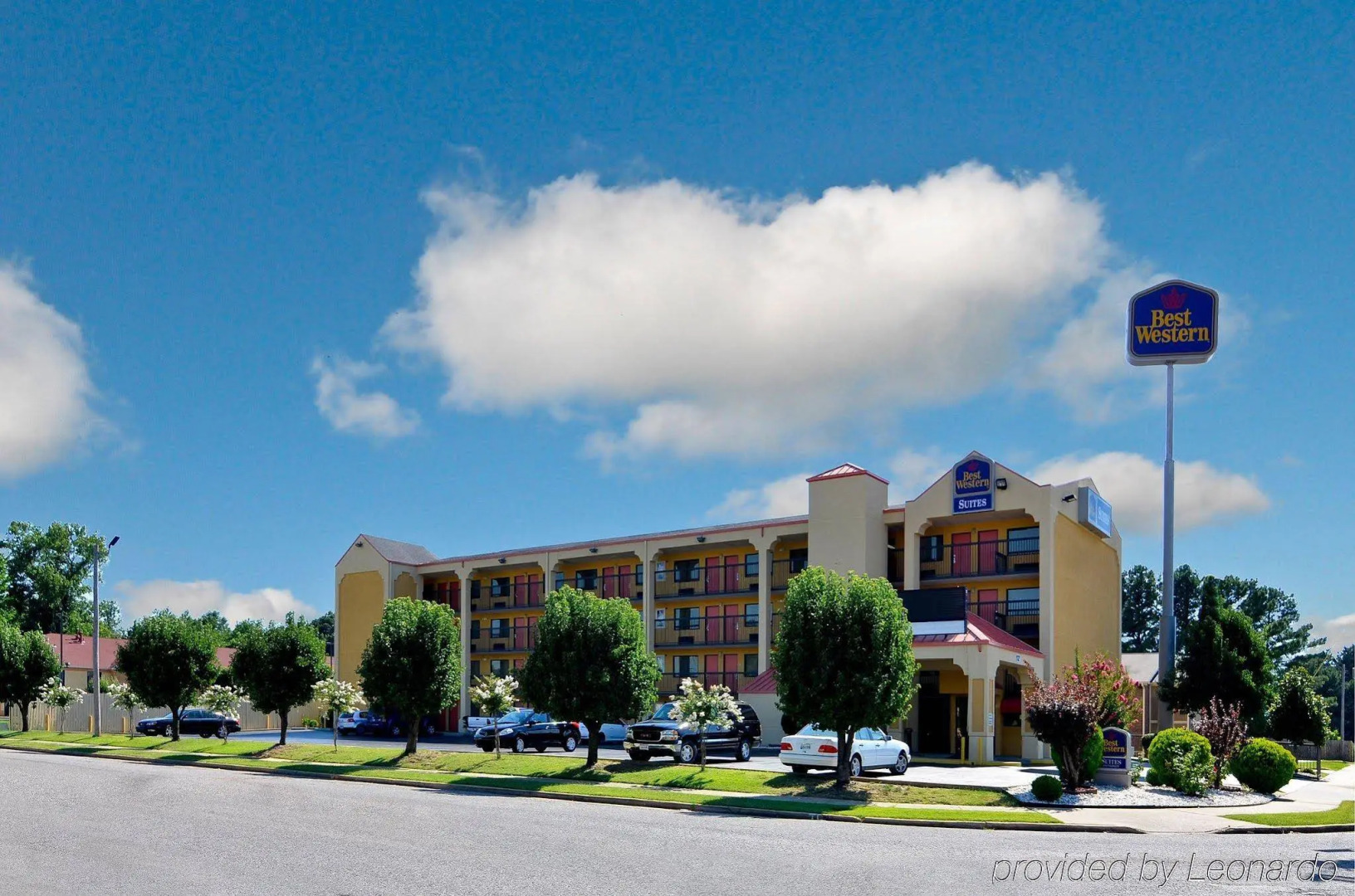 Econo Lodge Inn & Suites Memphis East