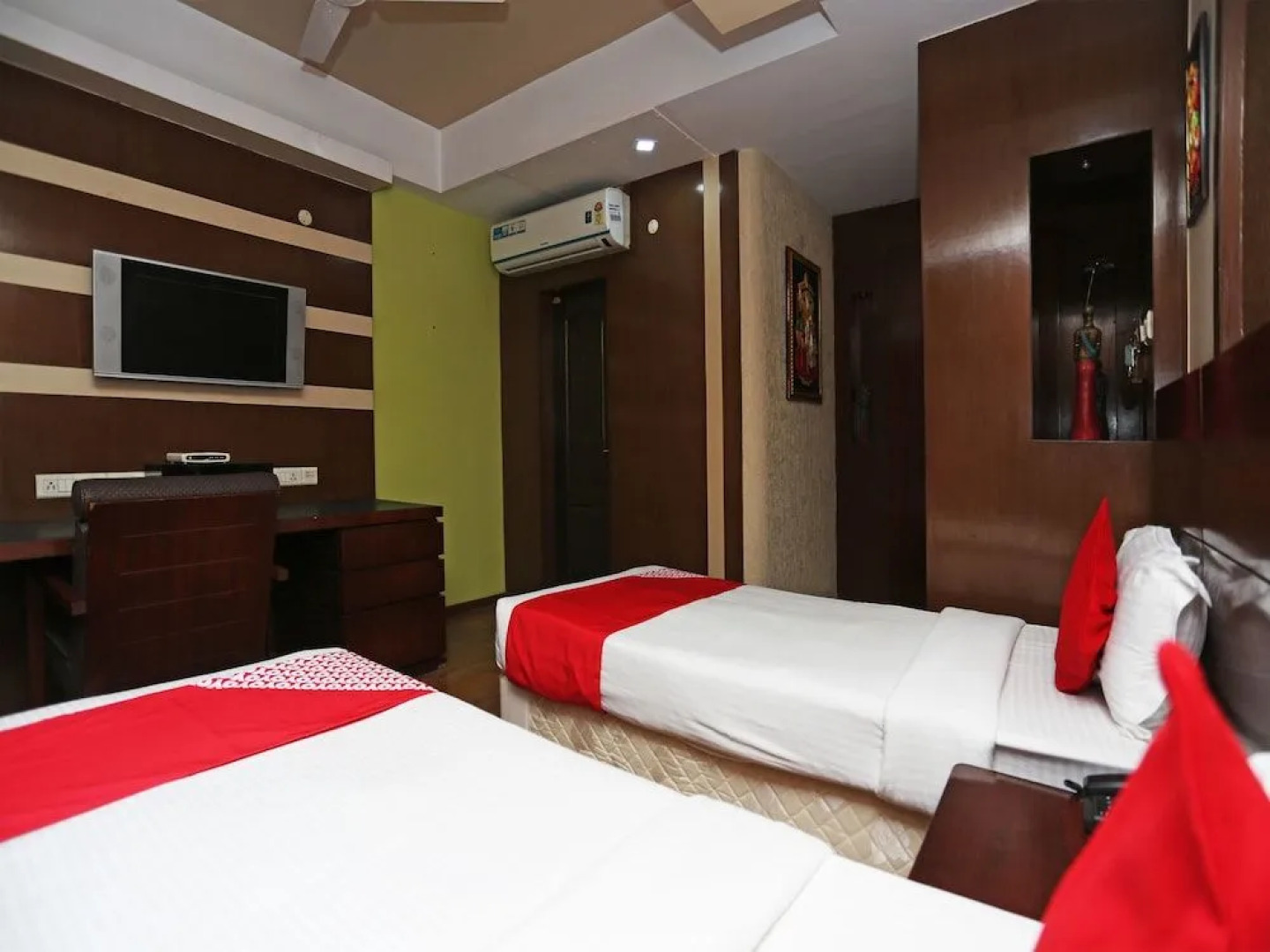 OYO 24855 Ambassador Hotel