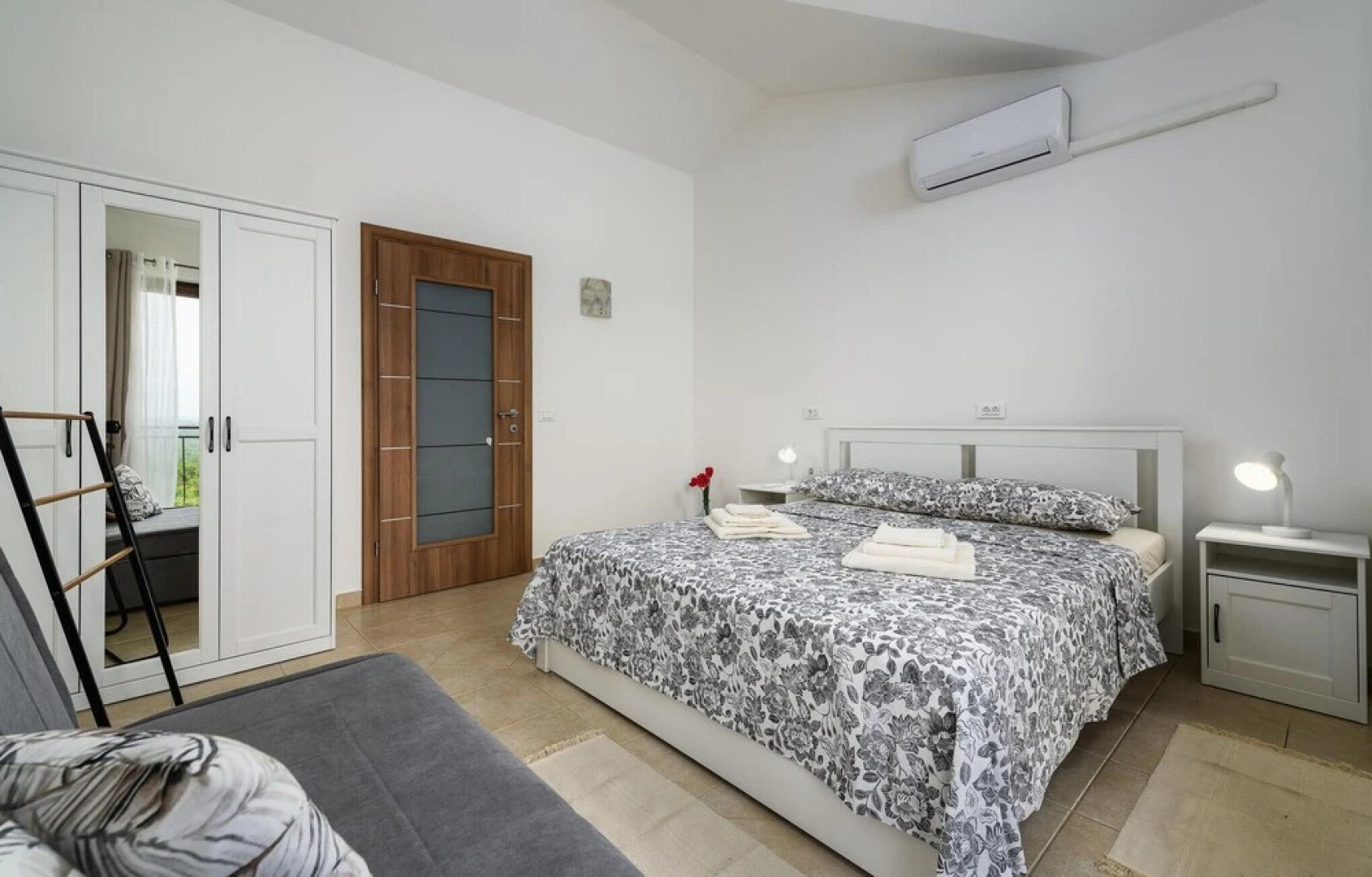 Amazing Home in Nova Vas With Wifi, 4 Bedrooms and Outdoor Swimming Pool