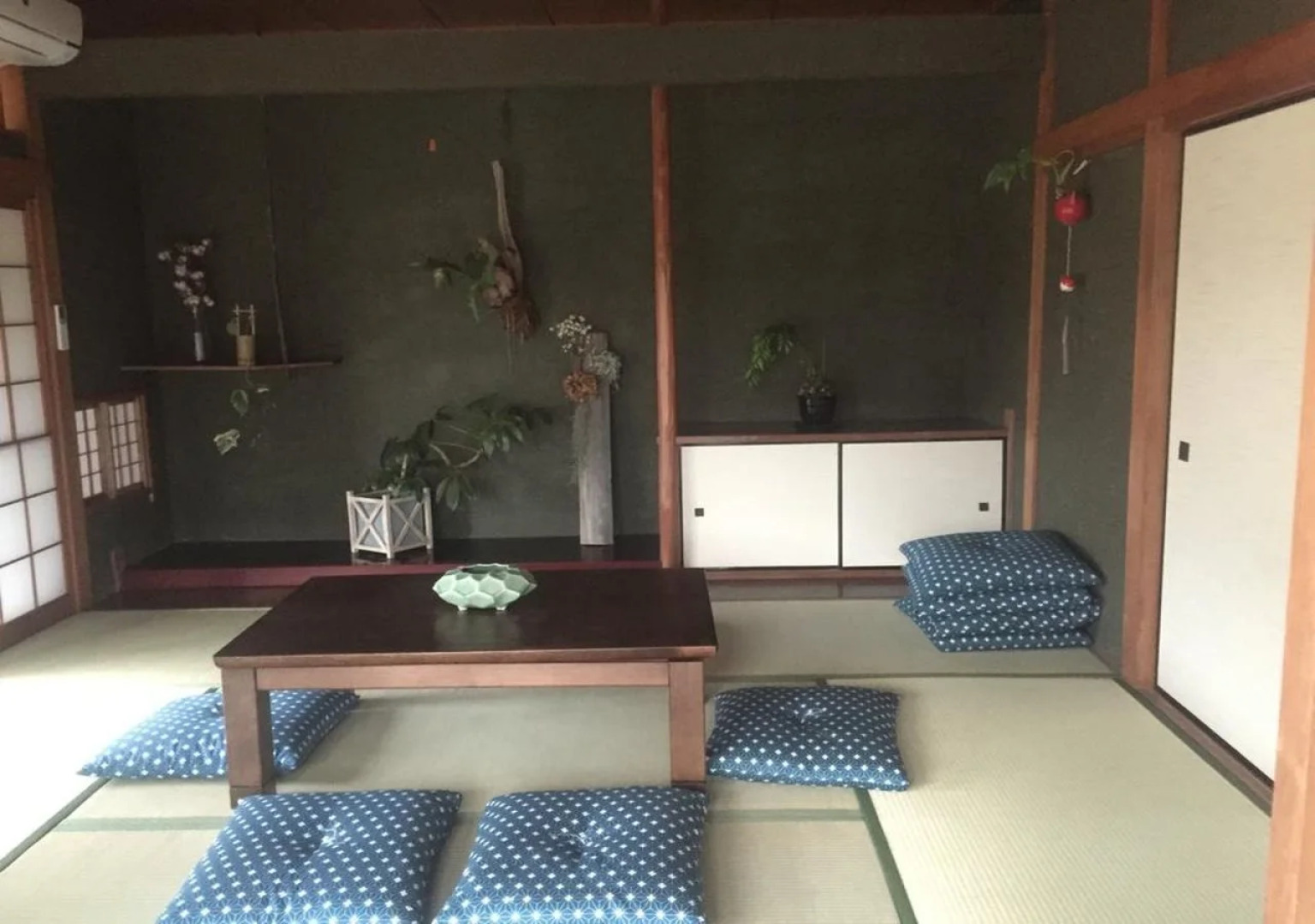 Cafe and Guest House Kaede