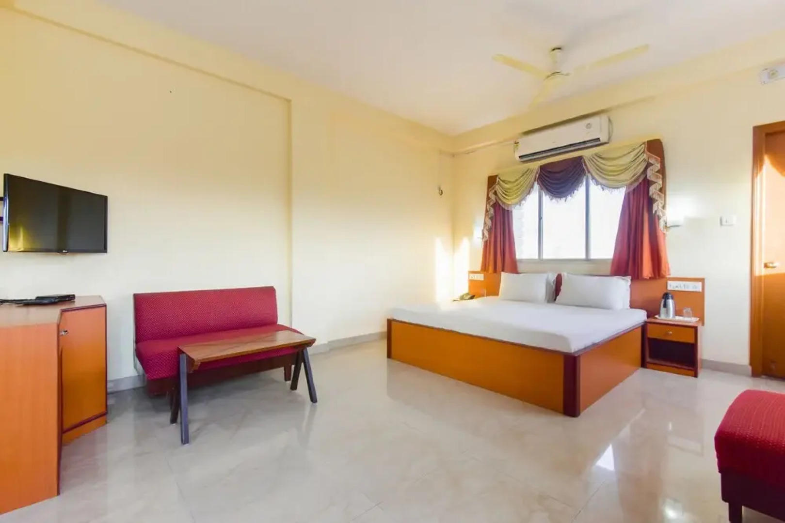 SPOT ON 36099 United-21 Beach View