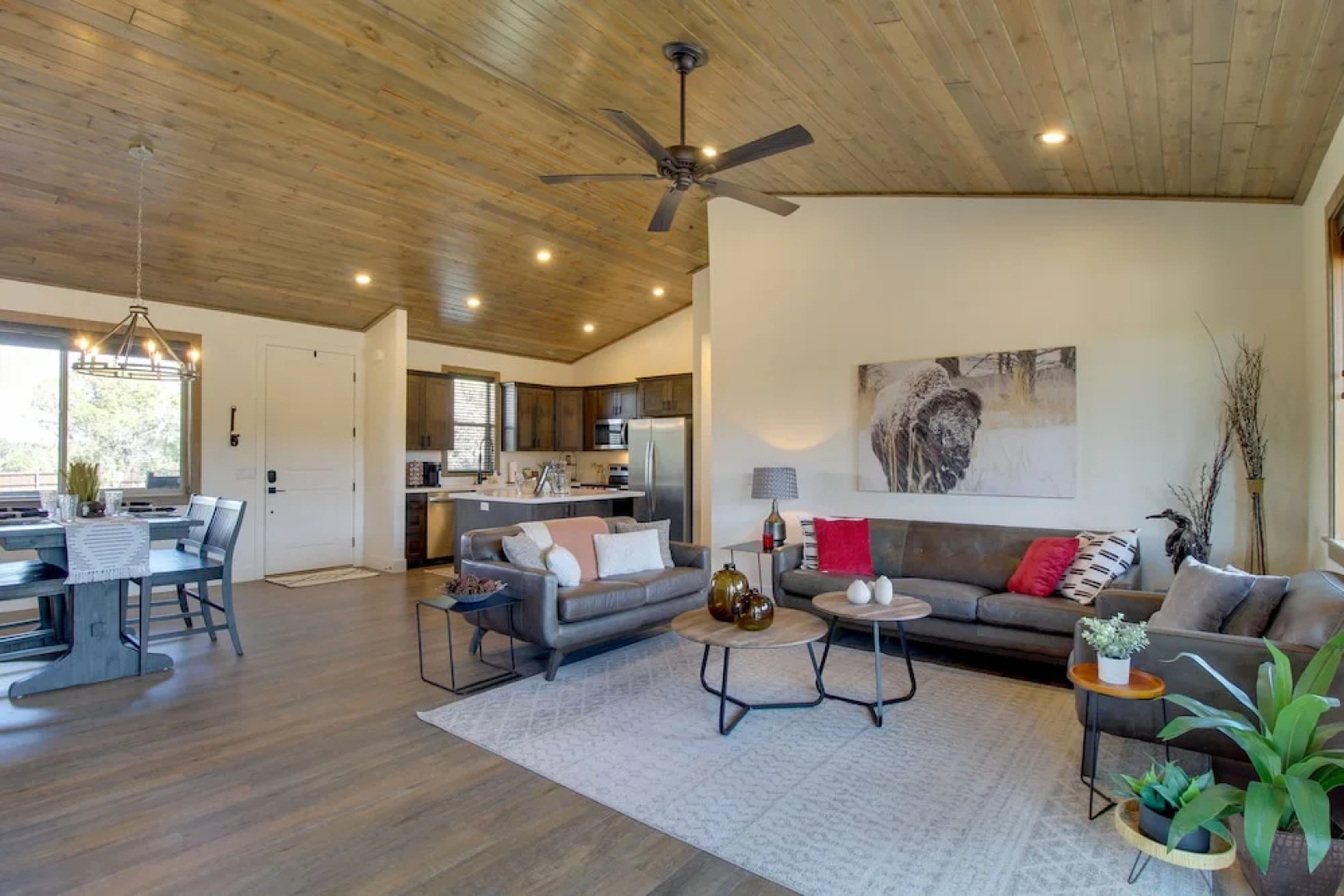 Show Low Cabin w/ Deck, Near Golfing & Hiking!