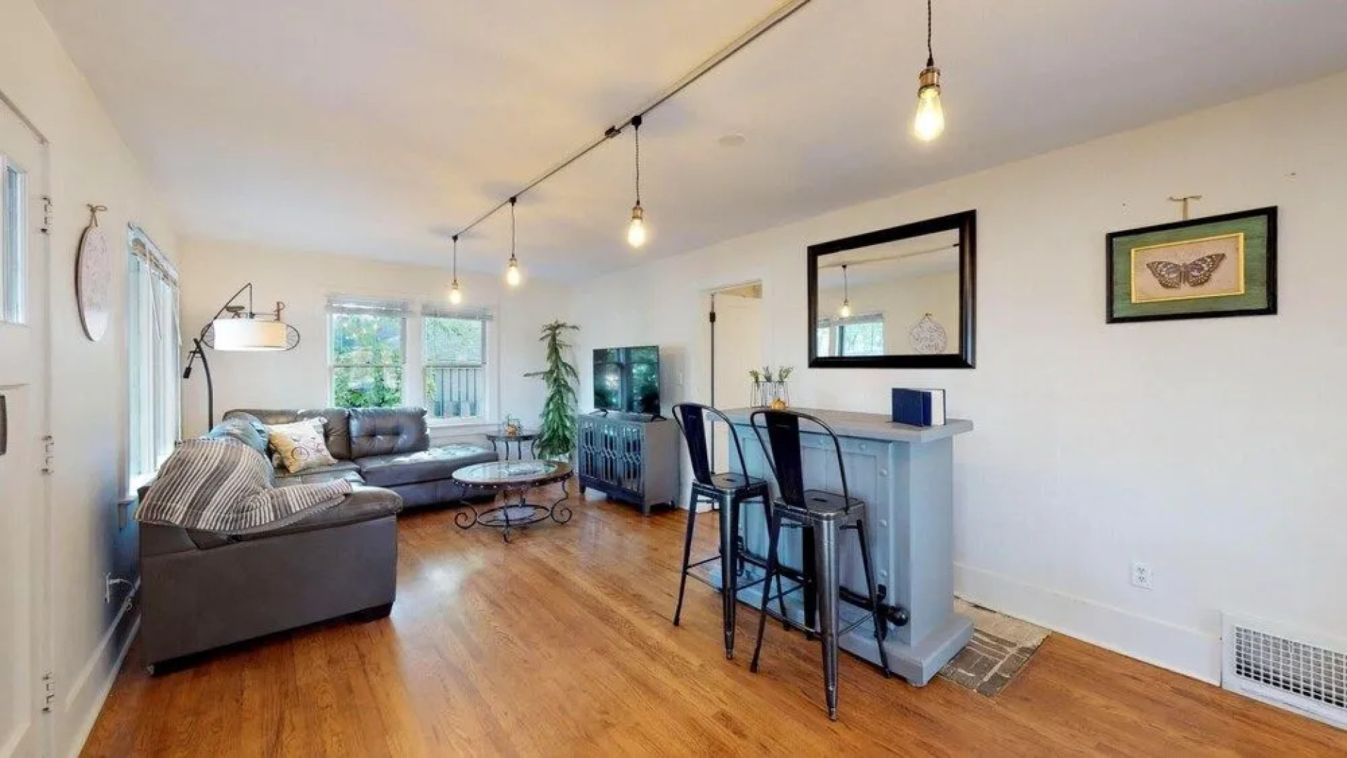 Mulberry Place: A Charming Cottage Near Old Town!