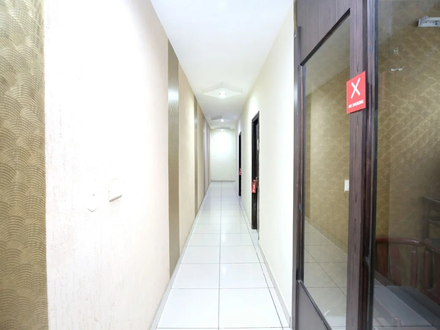 OYO 11844 Silver Star