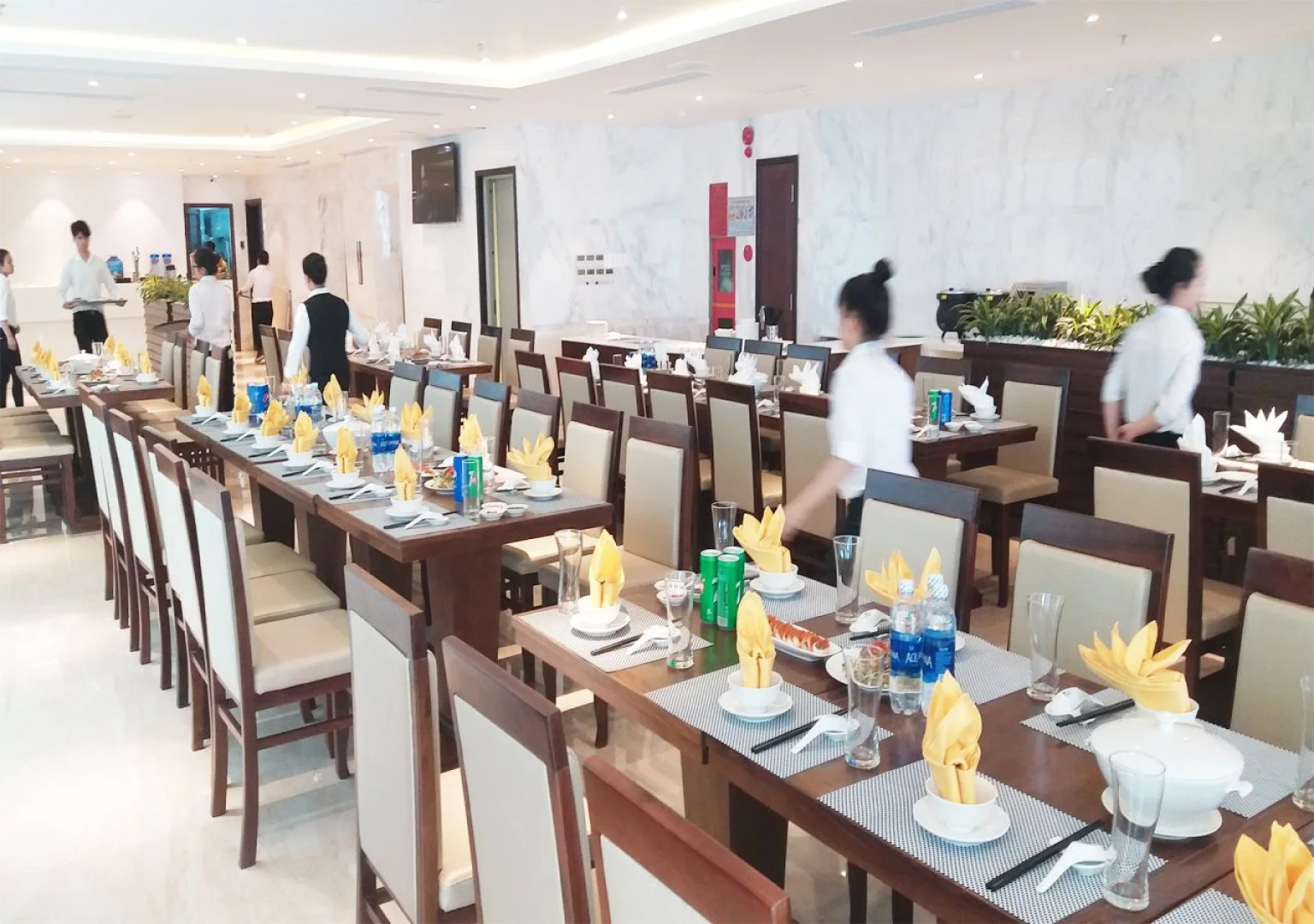 Yarra Ocean Suites Danang