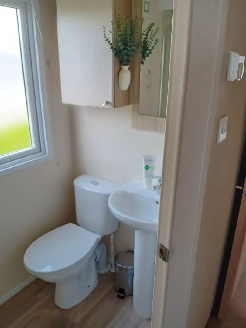 Cozy Chalet Sleeps 4 With Garden