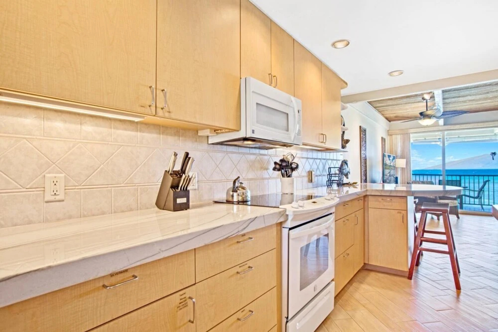 Lokelani #B203 - 2 Br condo by RedAwning