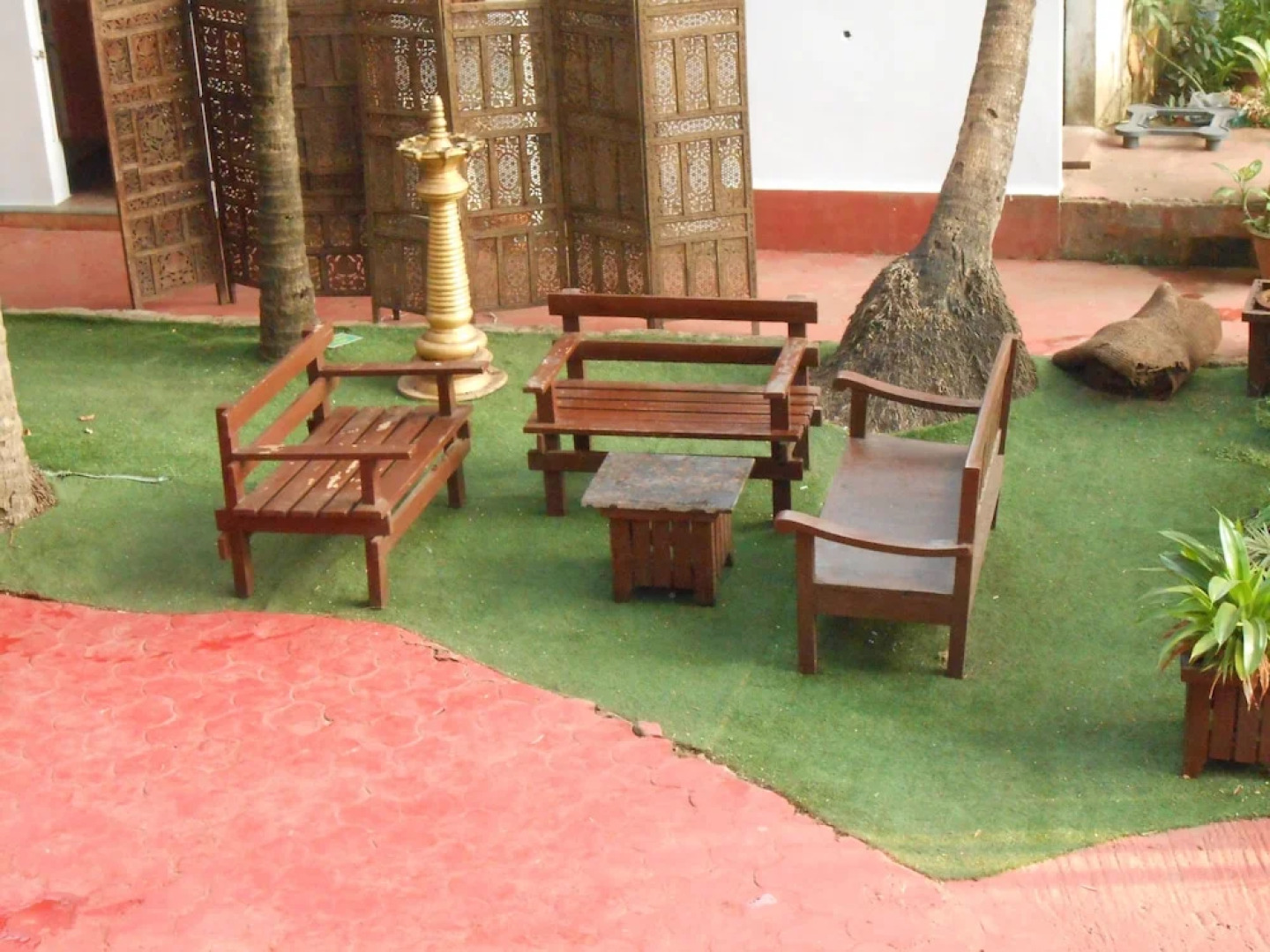 Salotel- near Mae De Deus Church